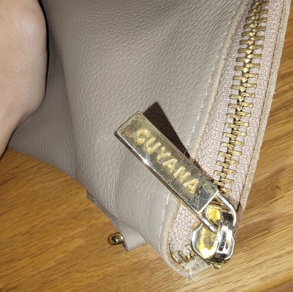 Cuyana Revive genuine leather Tote with gold monogram - Picture 10 of 15